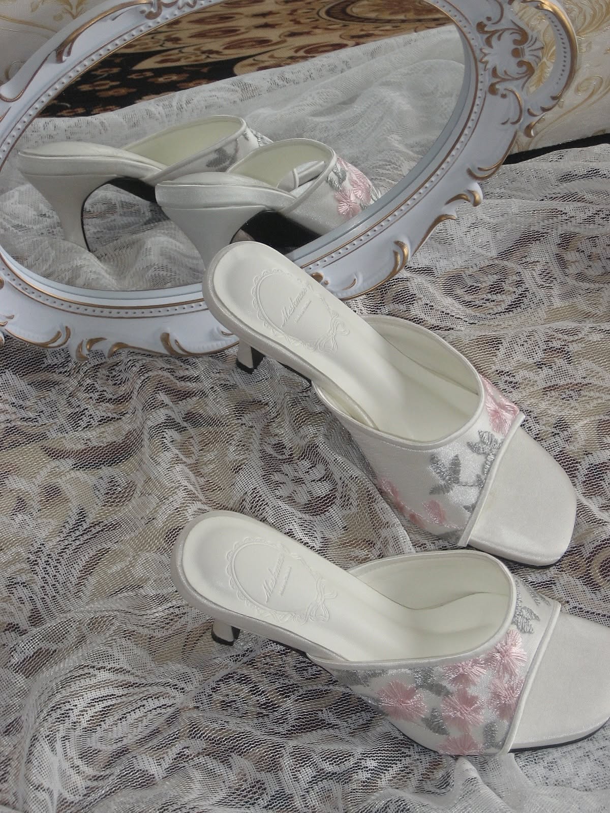 Magnolia kitten heels